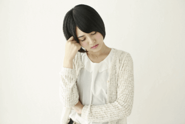 口臭に悩む女性