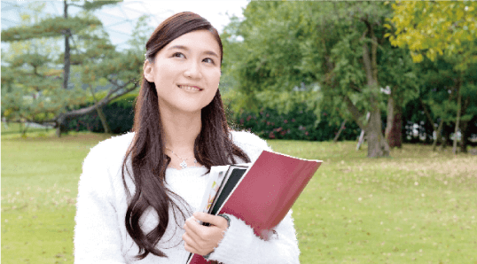 キレイな歯並びで笑顔が素敵な女性
